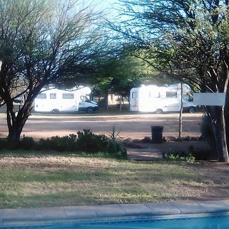 Ombo Rest Camp Hotel Okahandja Bagian luar foto