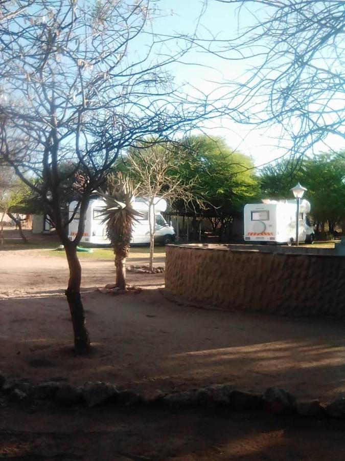 Ombo Rest Camp Hotel Okahandja Bagian luar foto