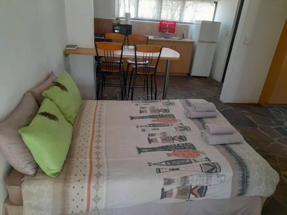Ombo Rest Camp Hotel Okahandja Bagian luar foto