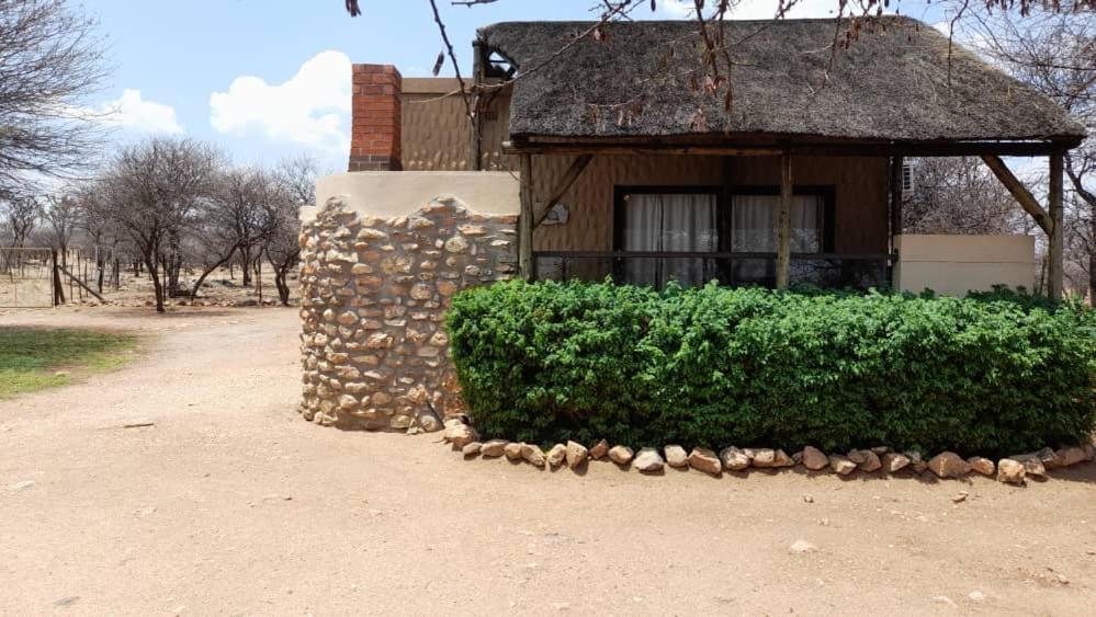 Ombo Rest Camp Hotel Okahandja Bagian luar foto